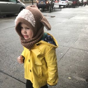 Winter or fall hat that looks like a sheep. warm and adorable! Size 2T. Unisex